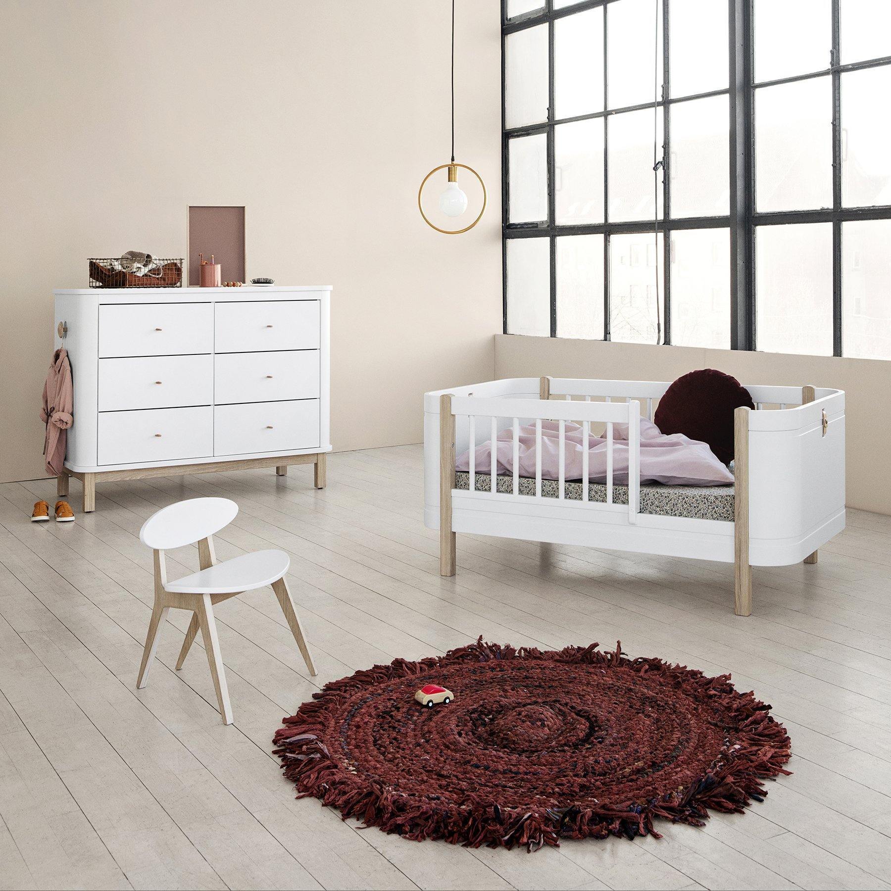 Oliver Furniture Wood Collection Mini+ inkl. Umbauteile Bett 68x122/162 cm, weiß/eiche