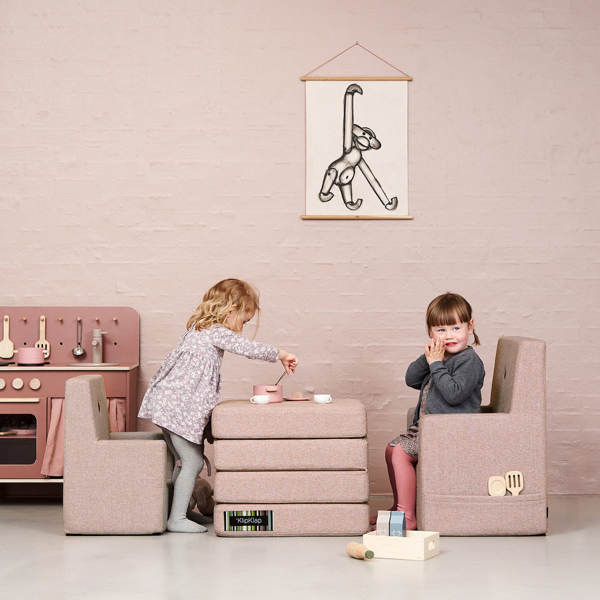 by KlipKlap Kids Chair Kindersessel Soft rose mit rose Knöpfen